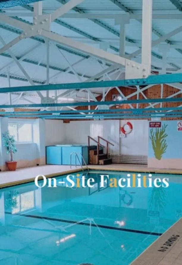 44 Gower Holiday Village Ty Gwyr Cosy 2 Bedroom Chalet Суонси Экстерьер фото
